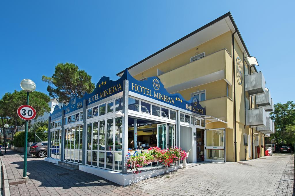 Hotel Minerva Lignano Sabbiadoro Exterior photo