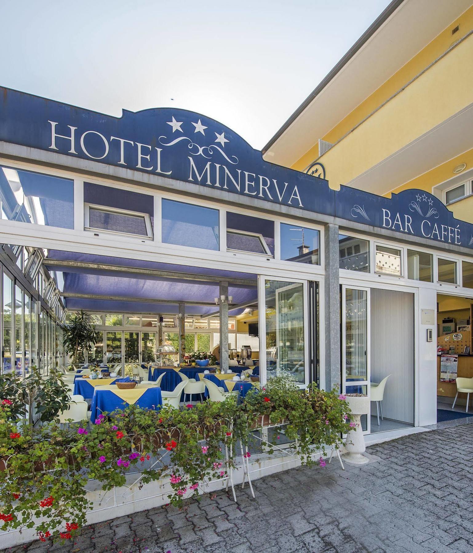 Hotel Minerva Lignano Sabbiadoro Exterior photo